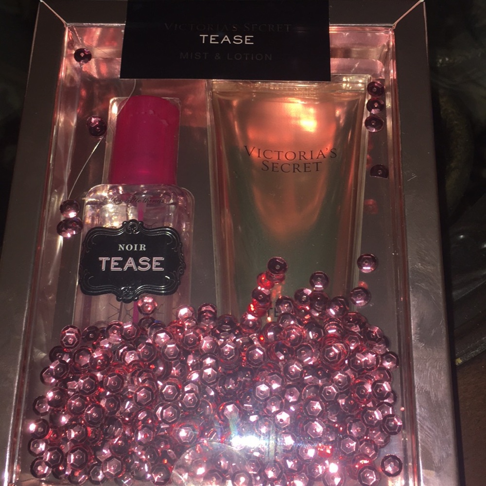Victoria Secret Tease Mist & Lotion Gift Set